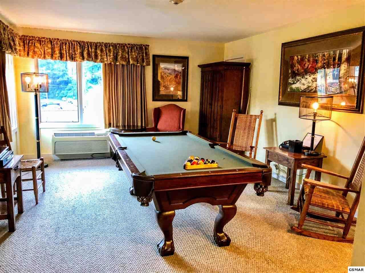 425 Stuart Ln, Gatlinburg, TN 37738